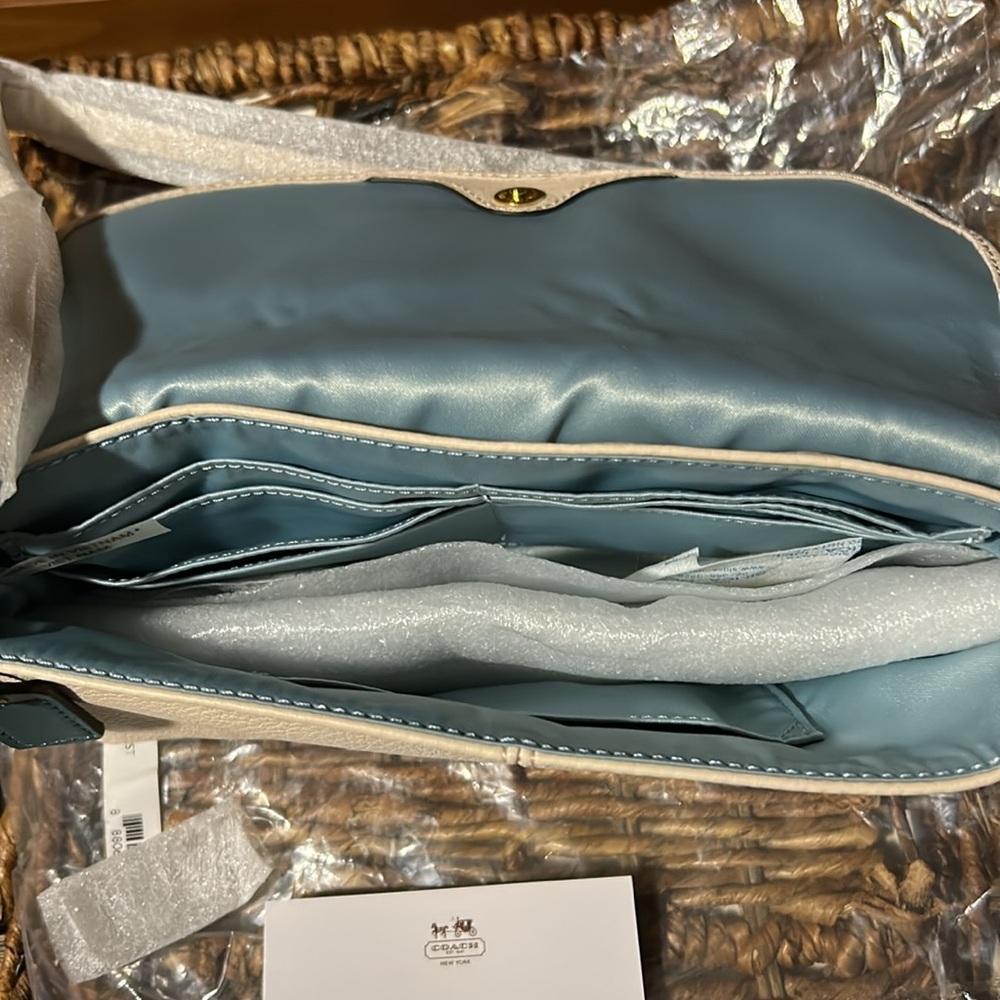 Coach Cream Pebble Leather Large Wristlet With Curved Flap Design BNWT - Picture 5 of 7